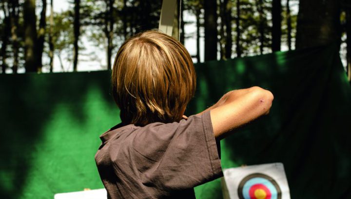 Mit unseren Recurve Bögen weihen wir Sie in die Kunst des intuitiven Bogenschießens ein. Wählen Sie das Programm und bestimmen selber den Schwierigkeitsgrad - vom spannenden Kinderprogramm bis zum anspruchs- vollem Training. Im Preis sind komplette Ausrüstung und Anleitung enthalten.